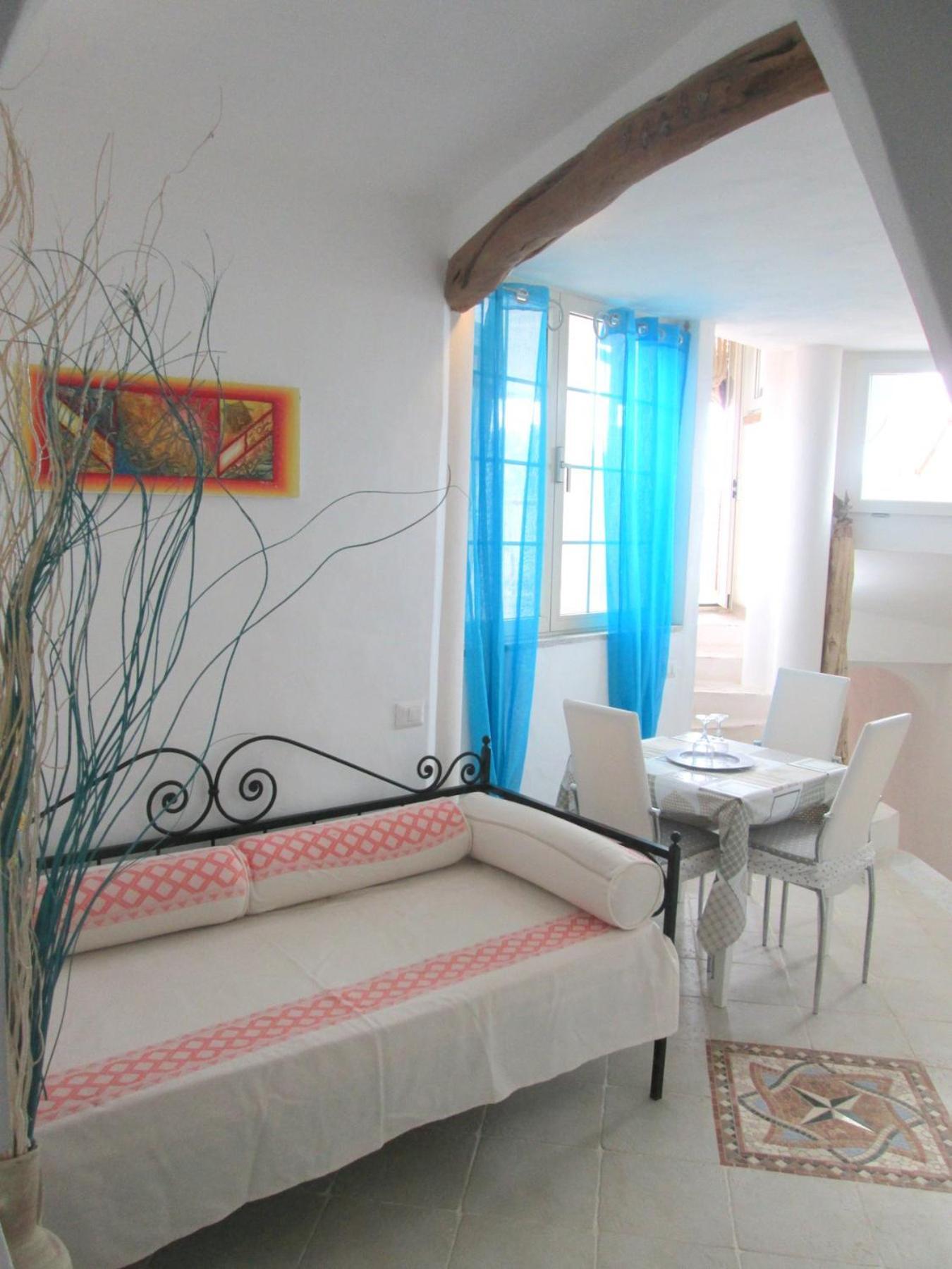 Holiday home Sardinia Yellow House *